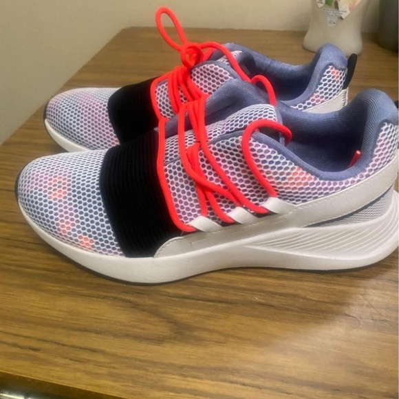 size 10 womens under armour shoes. - Picture 1 of 2